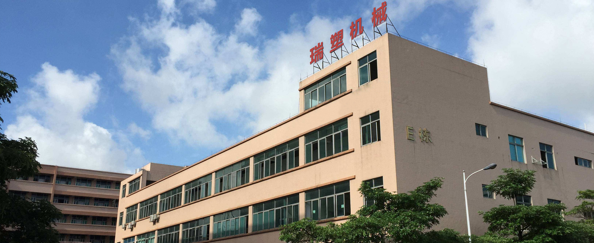 溫州17.c17起草视频機械（xiè）有（yǒu）限公（gōng）司（sī）